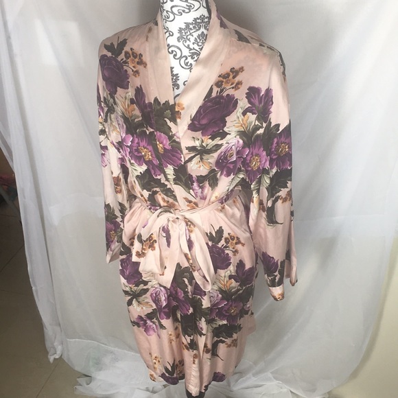Victoria's Secret Other - Victoria’s Secret floral kimono silk robe. XS/S